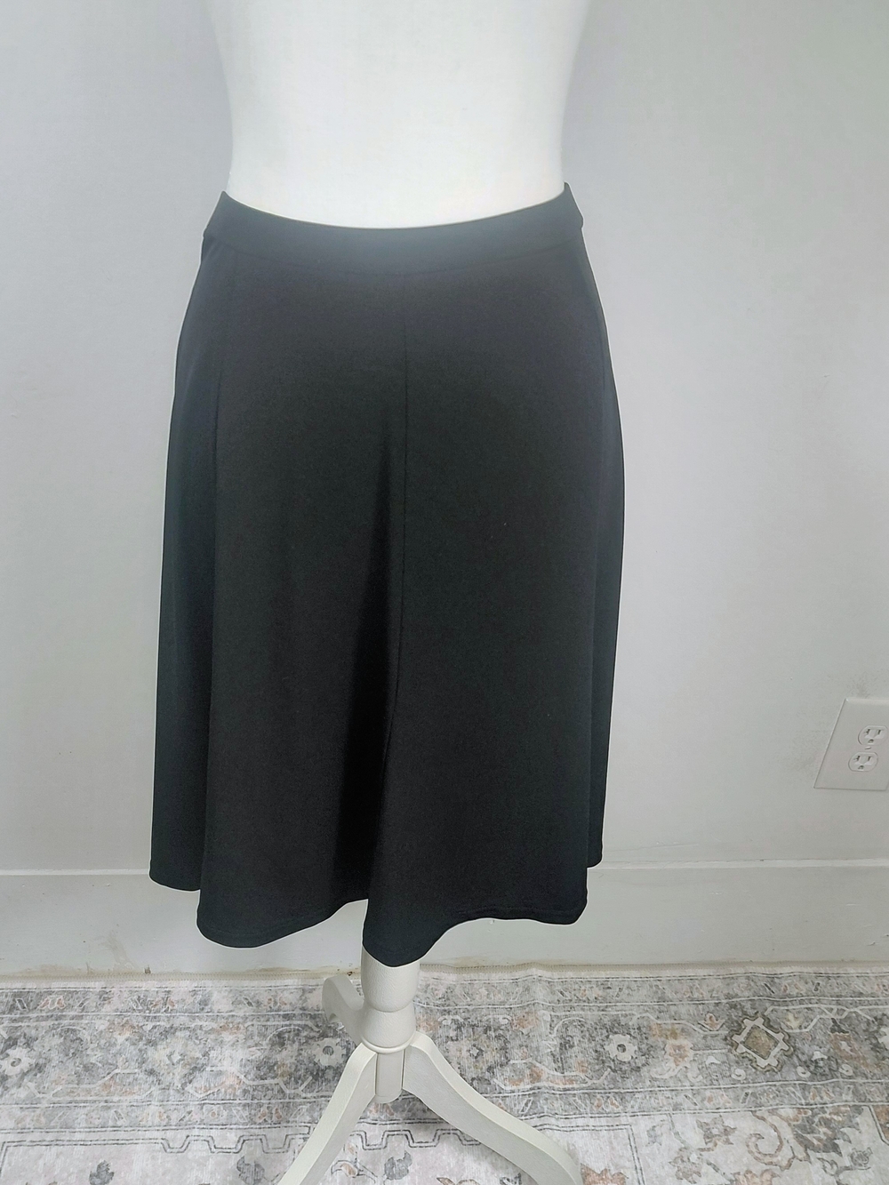 Liz Claiborne Minimalist Black Swing Midi Skirt Comfort Waist Flowy Size L